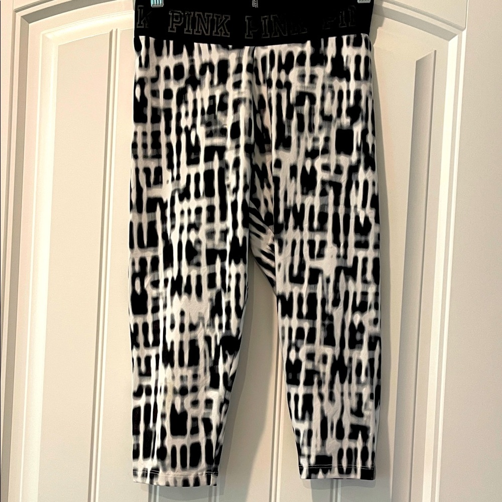 PINK Victoria's Secret Black and White Crop‎ Leggings Small